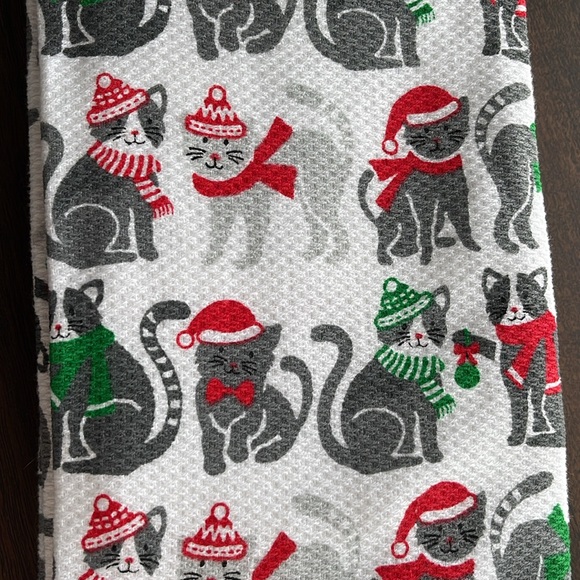 NWT 3-pack Hand Towels, Kitchen Christmas Cats - Picture 4 of 5